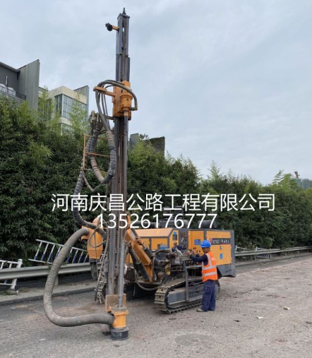 公路壓漿工程隊